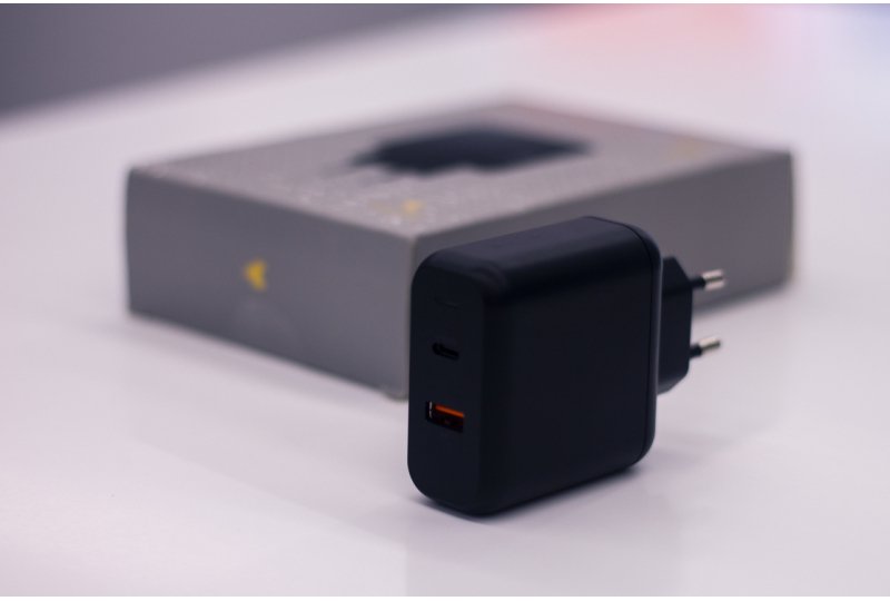 Сетевое зарядное устройство moonfish PowerPro 45W, Power Delivery, USB + Type-C, Black Сетевое зарядное устройство moonfish PowerPro 45W, Power Delivery, USB + Type-C, Black